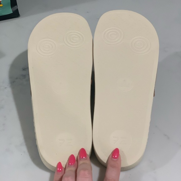SOLD NWT Gucci x Disney slides - Picture 3 of 4